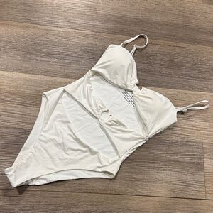 Dolce Leon Elegant White One-Piece Swimsuit